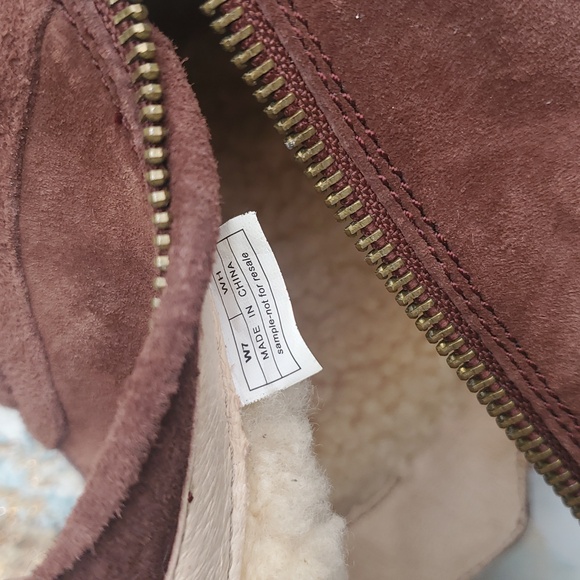 Elegant Brown Ugg Suede Booties Size 7W - Picture 6 of 6
